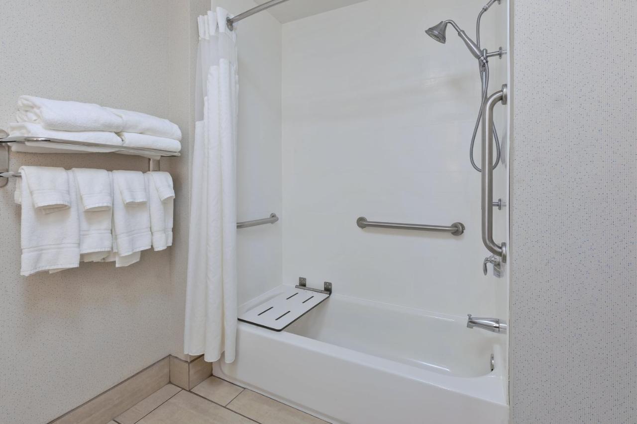 Holiday Inn Express Hotel & Suites Cleveland-Richfield By Ihg Brecksville Esterno foto